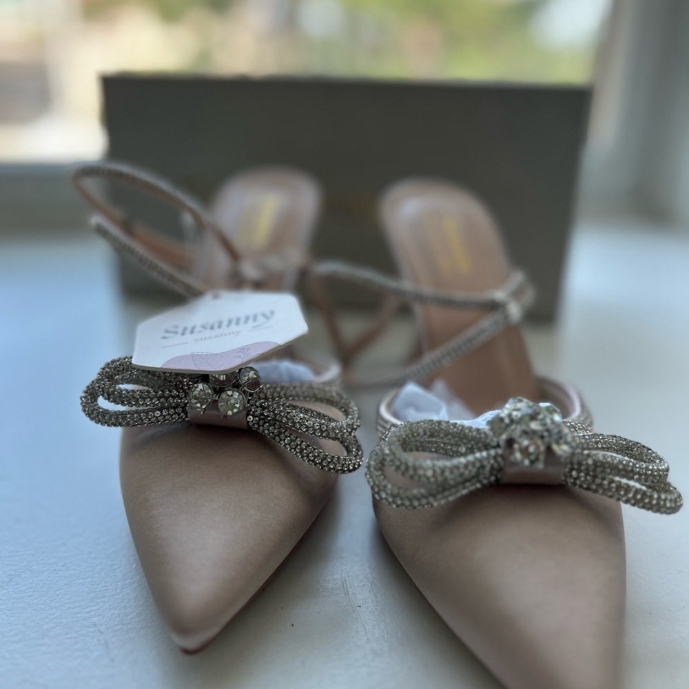 Glamorous Bow Heels - Silver and Tan